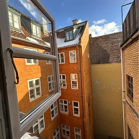 Three Story In The Inner With Private Rooftop Terasse